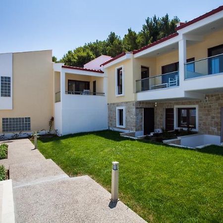 Elpiniki Luxury Apartments Nea Poteidaia Bagian luar foto