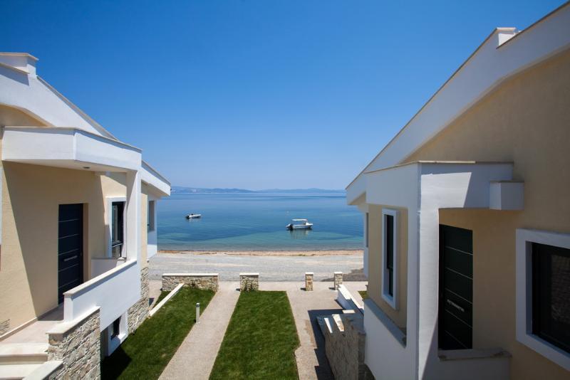 Elpiniki Luxury Apartments Nea Poteidaia Bagian luar foto