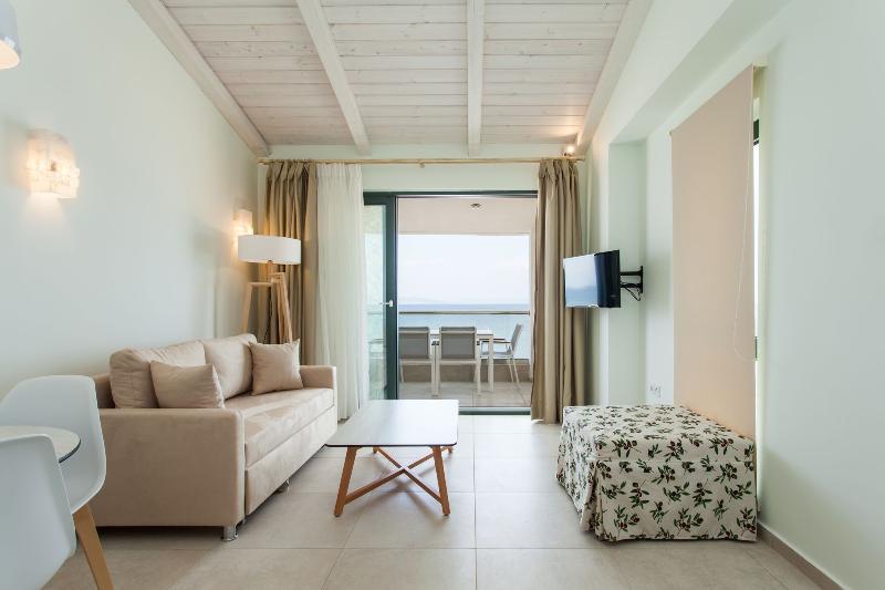 Elpiniki Luxury Apartments Nea Poteidaia Bagian luar foto