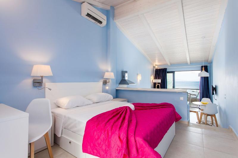 Elpiniki Luxury Apartments Nea Poteidaia Bagian luar foto